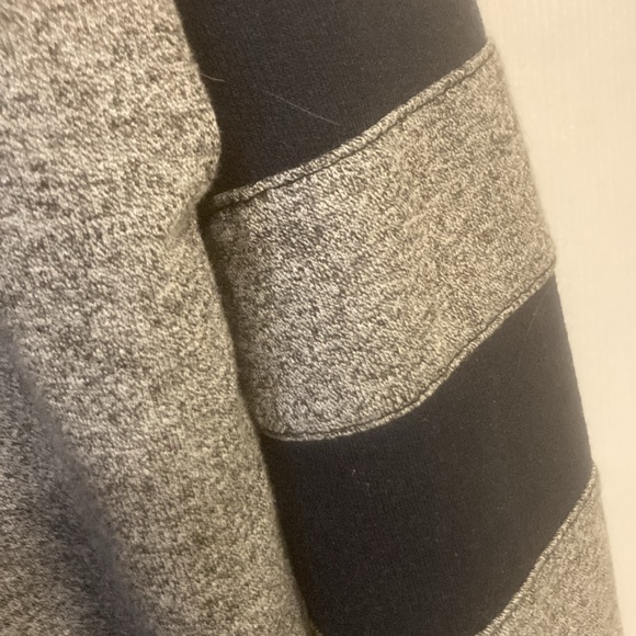 Men’s or Women’s NFL New England Patriots Longsleeve sz Medium M Jersey Like New - Picture 7 of 8